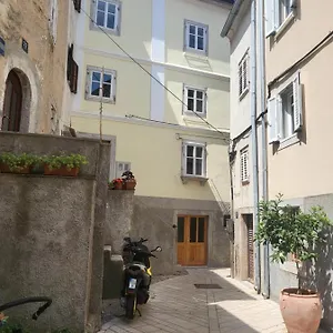 Pjaceta Cres