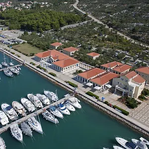 Aci Marina Cres